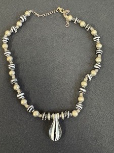 lot 72G image: Art Glass and Silver Beaded Necklace