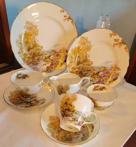 lot 64 image: Shelley HEATHER Porcelain Tea Cup & Saucer Selection 8 pieces