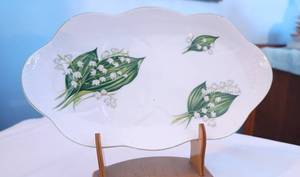 lot 69 image: Shelley LILY OF THE VALLEY  Porcelain Biscuit Plate