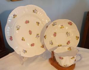 lot 70 image: Shelley ROSE PANSY FORGET ME NOT Tea Cup & Saucer Trio