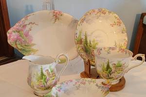 lot 71 image: Royal Albert KENTISH ROCKERY Cup & Saucer Service  4 pieces