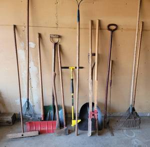 lot 350 image: Yard Warrior Tool Assortment