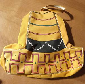 lot 165 image: Vintage 1963 Bonne Sombrero Travel Bag