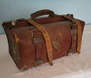 lot 167 image: Old Leather Satchel Travel Bag