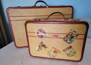 lot 168 image: Retro Pair of Suitcases Luggage