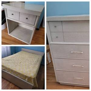 lot 10 image: Retro Mengel Bedroom Set  Bed Frame  Nightstand  Dresser