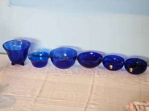 lot 40B image: Variety of Medium Cobalt Glass Bowls Group A (Features Two from Riihimaki Kumela Glass Company)