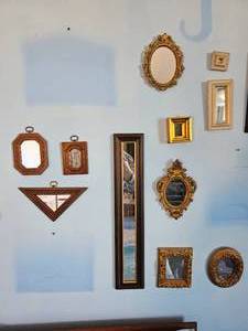 lot 128 image: Bundle of Petite Dcor Mirrors B