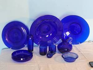 lot 53 image: Cobalt Plates & Miniatures Grouping