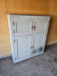 lot 347 image: Shop Cabinet on Casters