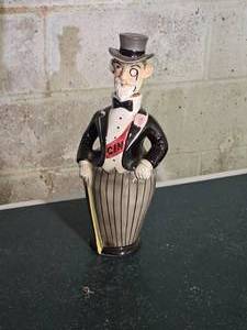 lot 142 image: English Gentlemen Gin Decanter