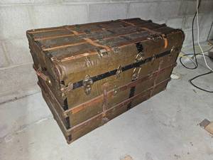 lot 126 image: Large Immigrant Trunk
