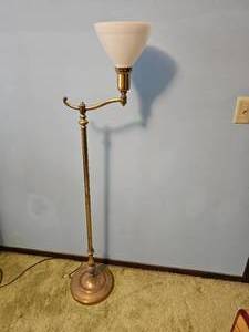 lot 84 image: Polished Brass Scrolled Arm Floor Lamp from Rembrandt Lamps