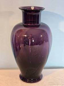 lot 23C image: Vintage Fenton Art Glass - Lavender Silhouette Vase