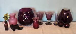 lot 23E image: Vintage Purple  Art Glass - Glass Decor Including Gullaskrufs - (11)