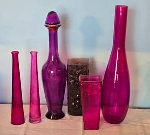 lot 23F image: Vintage RoseRed Art Glass - Dynamic Vases - (6)
