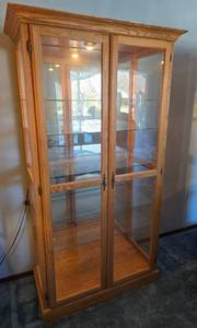 lot 11A image: Gorgeous Blonde Oak Mirrored Display Cabinet - A
