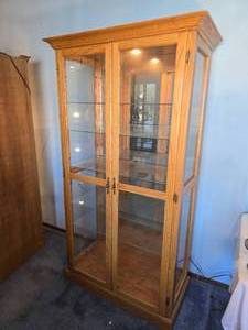 lot 11B image: Gorgeous Blonde Oak Mirrored Display Cabinet - B