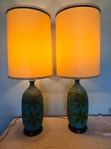 lot 7 image: Mid-Century Modern Ceramic Table Lamp Pair - Quartite Creative Corps. - Ground Turquoise Vase with Green Floral