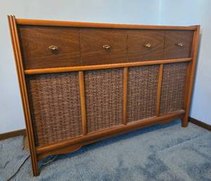 lot 6 image: Mid-Century Modern Console Stereo Cabinet
