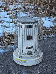 lot 172 image: Kero-Sun Omni 105 Kerosene Space Heater