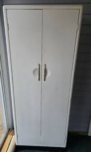 lot 108 image: Vintage Artcrest Aluminum Storage Locker
