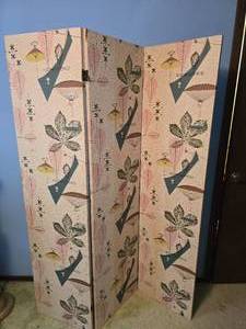 lot 104 image: Funky MCM Vintage 3-Panel Paper Screen - Pressed Leaves