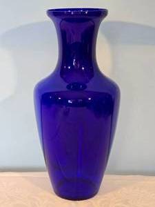 lot 22H image: Vintage Cobalt Glass Decor Vase - Gorgeous Silhouette Vase