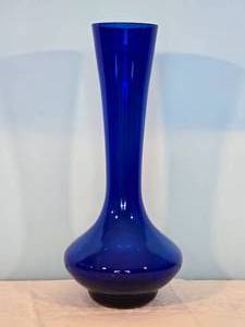lot 22J image: Vintage Cobalt Glass Decor Vase - Gorgeous Silhouette Bud Vase