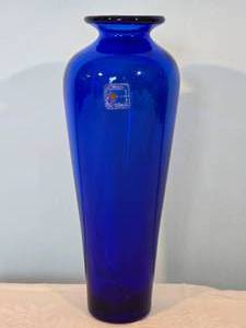 lot 22R image: Vintage Blenko Cobalt Glass - Stunning Silhoutte Vase