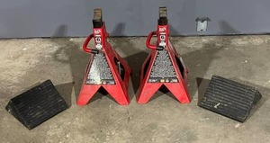 lot 6 image: Big Red 6-Ton Jack Stands and Wheel Chocks