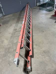 lot 12 image: Werner (D6228-2) 28ft Fiberglass Extension Ladder (300 lbs. Capacity)