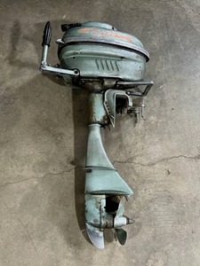 lot 35 image: Vintage WIZARD Outboard Motor (Not Sure if it Runs)