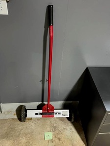 lot 55 image: Tool Shop 22 Magnetic Floor Sweeper