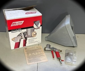 lot 119 image: Wal-Board Tools Texture Pro Hopper Gun in Nice Condition