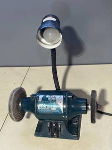 lot 172 image: Black & Decker 6 Bench Grinder in Good Working Condition (Needs New Light Bulb)
