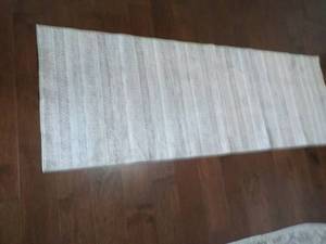 lot 5 image: Wyatt and Ash Machine Washable Runn...