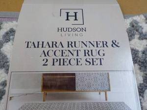 lot 29 image: Hudson Living Tahara Runner and Acc...
