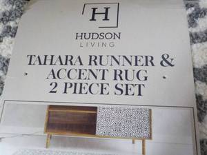 lot 37 image: Hudson Living Tahara Runner and Acc...