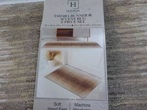 lot 38 image: Hudson Living Tahara Runner and Acc...