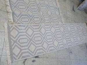 lot 39 image: Off the Loom 30 x 45 Accent Rug an...