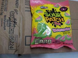 lot 171 image: 12 ct 5 oz bags Sour Patch Kids Wat...