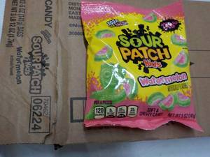 lot 172 image: 12 ct 5 oz bags Sour Patch Kids Wat...