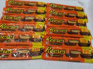lot 179 image: Reeses Candy...