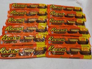 lot 181 image: Reeses Candy...