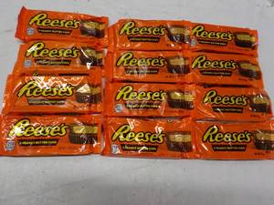 lot 186 image: Reeses Candy...