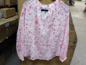 lot 300 image: Shewin Womens Top size Large...