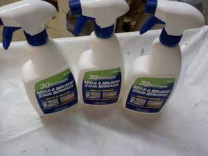 lot 305 image: 3 ct 32 oz Spray Bottles Mold and M...