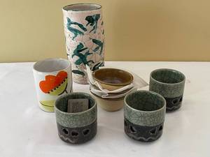 lot 46 image: Ceramic Pottery Set with Fish Vase