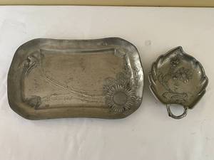 lot 62 image: Vintage Floral Detail Tray Set
